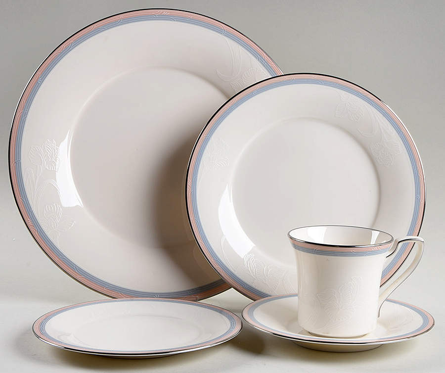 Breathless 5 Piece Place Setting by Noritake-1