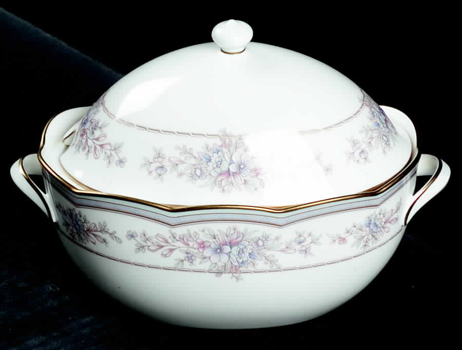 Bridgehampton Gravy Boat & Lid by Noritake-1