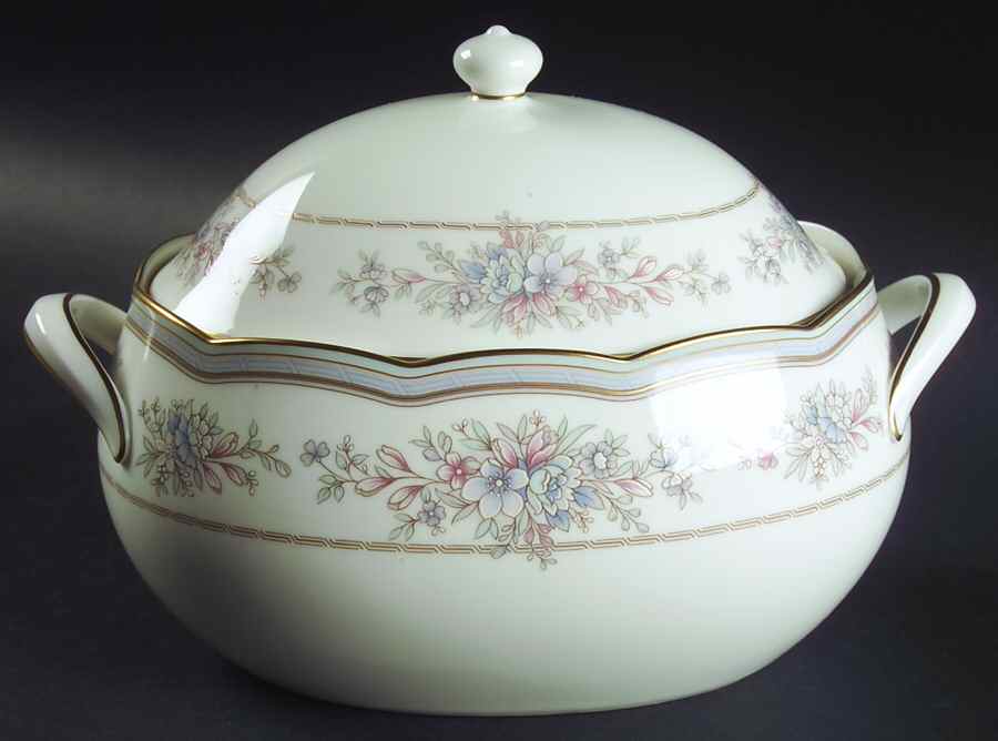 Bridgehampton Oval Covered Vegetable by Noritake-1