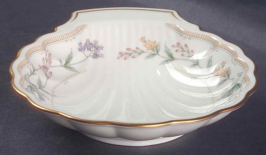 Brookhollow Shell Shaped Dish by Noritake-1