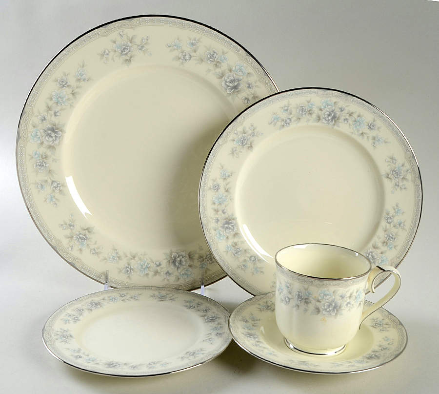 Buena Vista 5 Piece Place Setting by Noritake-1