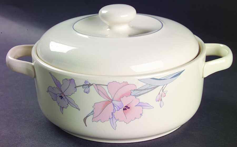 California Dreaming 1.25 Qt Round Covered Casserole by Noritake-1