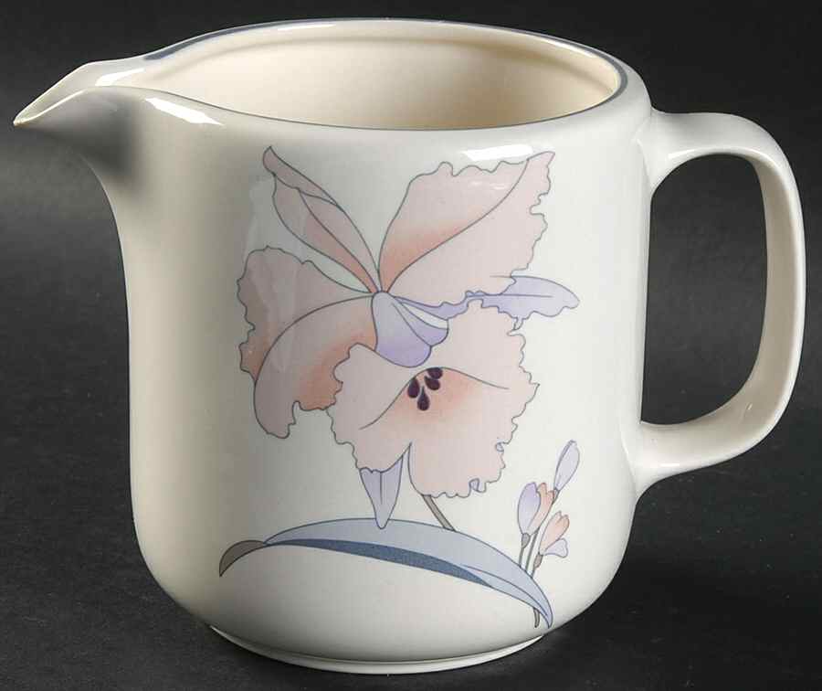 California Dreaming Large Gravy Boat/Pitcher by Noritake-1