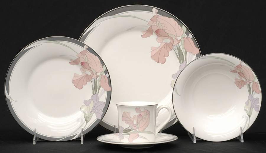 Cafe Du Soir 40 Piece Estate Set by Noritake-1