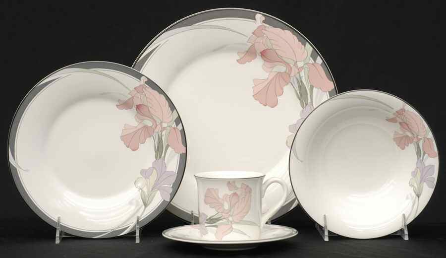 Cafe Du Soir 5 Piece Place Setting by Noritake-1