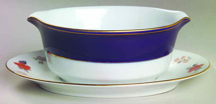 Carmine Gravy Boat with Attached Underplate by Noritake-1