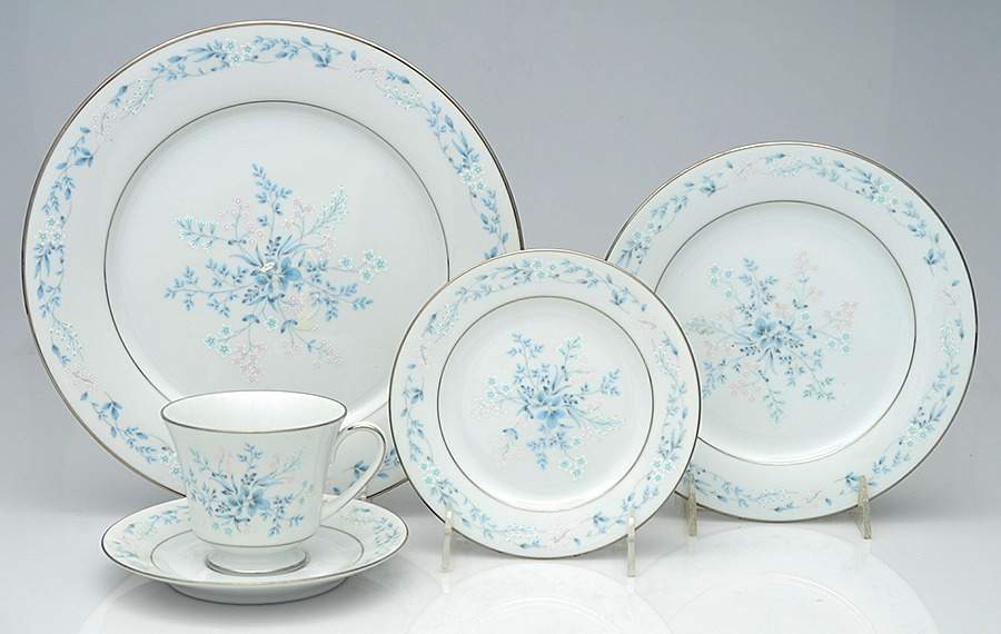 Carolyn 40 Piece Estate Set by Noritake-1