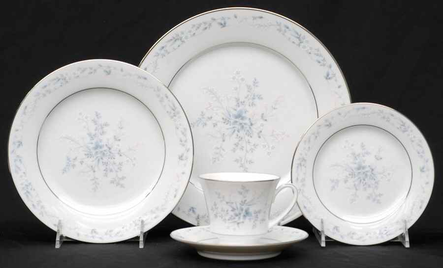 Carolyn 5 Piece Place Setting by Noritake-1