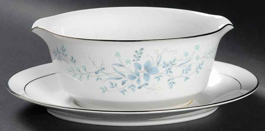 Carolyn Gravy Boat with Attached Underplate by Noritake-1