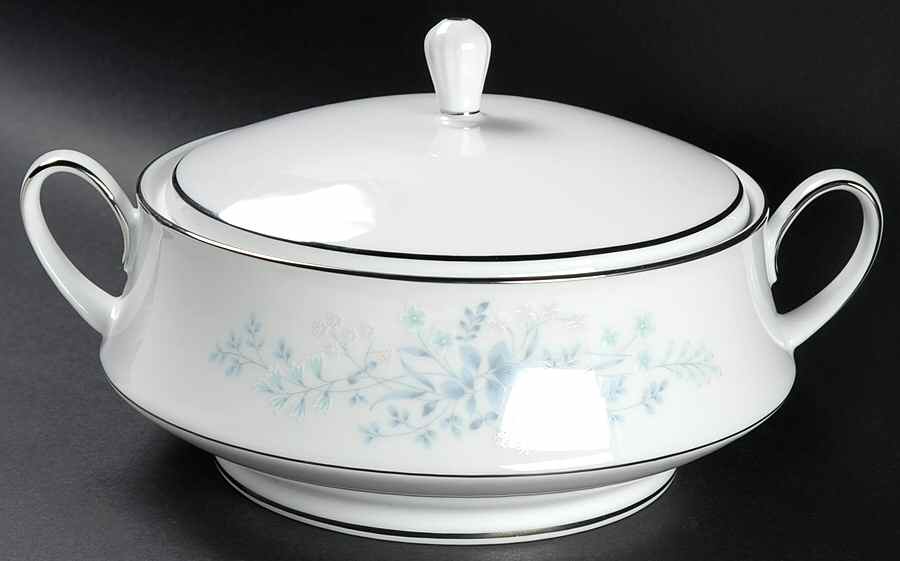 Carolyn Round Covered Vegetable by Noritake-1