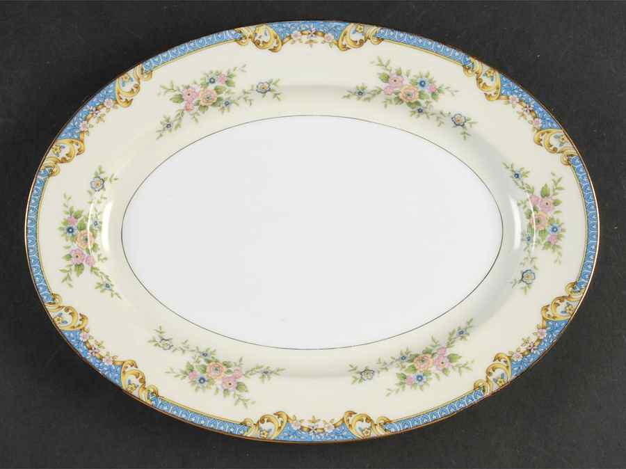 Casino 13" Oval Serving Platter by Noritake-1