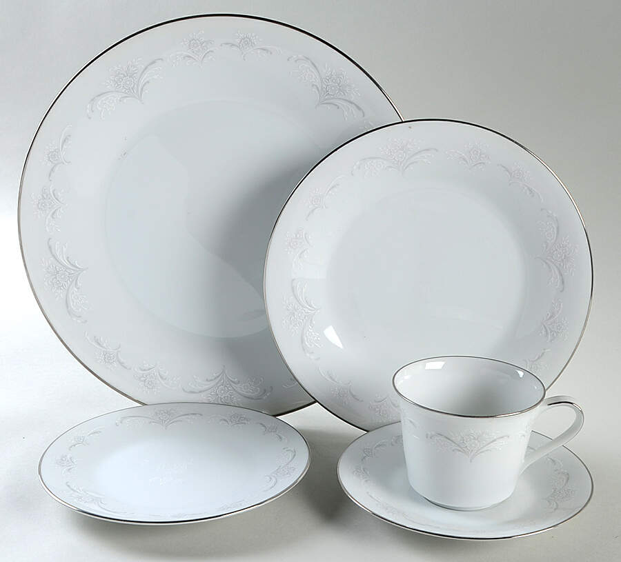 Casablanca 40 Piece Estate Set by Noritake-1