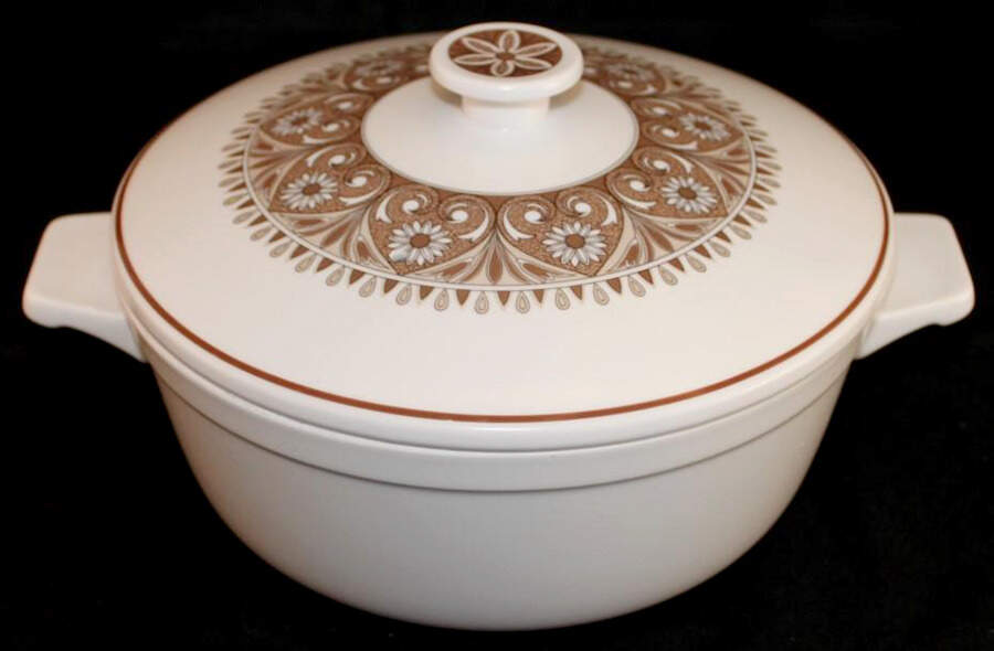 Century 2.5 Qt Round Covered Casserole by Noritake-1