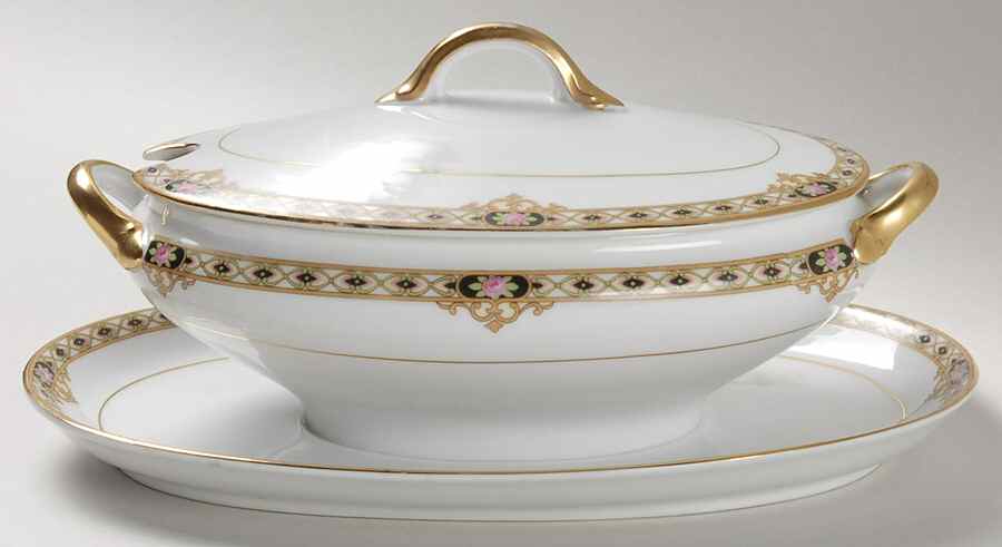 The Ceylon Gravy Boat w/Attached Underplate & Lid by Noritake-1
