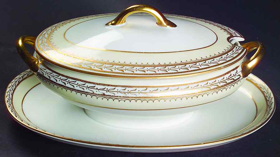Chanfaire Gravy Boat w/Attached Underplate & Lid by Noritake-1