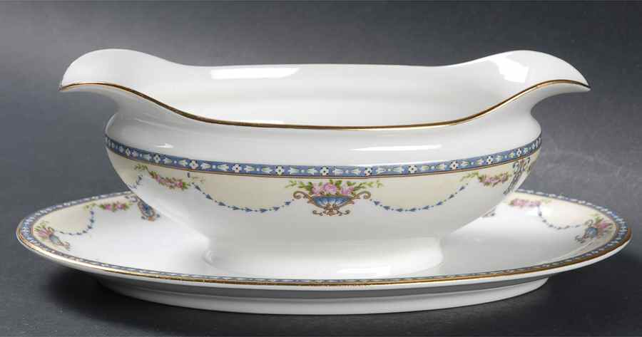 Chanking Gravy Boat with Attached Underplate by Noritake-1