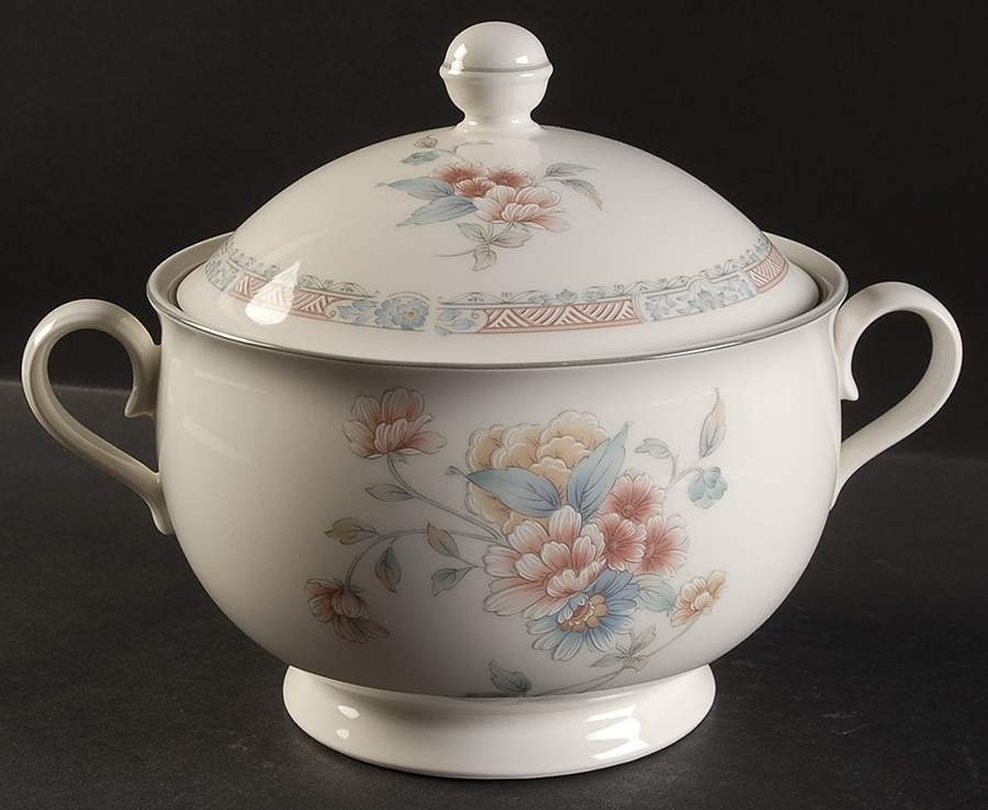 Chanteuse 2 Qt Round Covered Casserole by Noritake-1