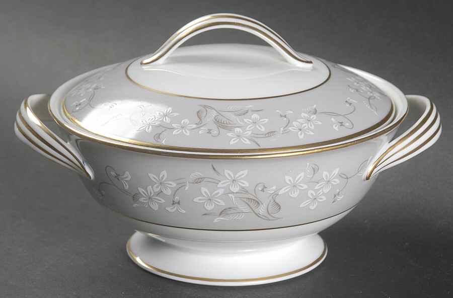 Chelsea Sugar Bowl & Lid by Noritake-1