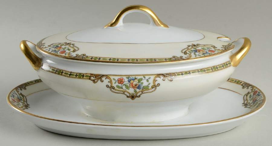 Chelsea Sauce Boat with Attached Underplate & Lid by Noritake-1