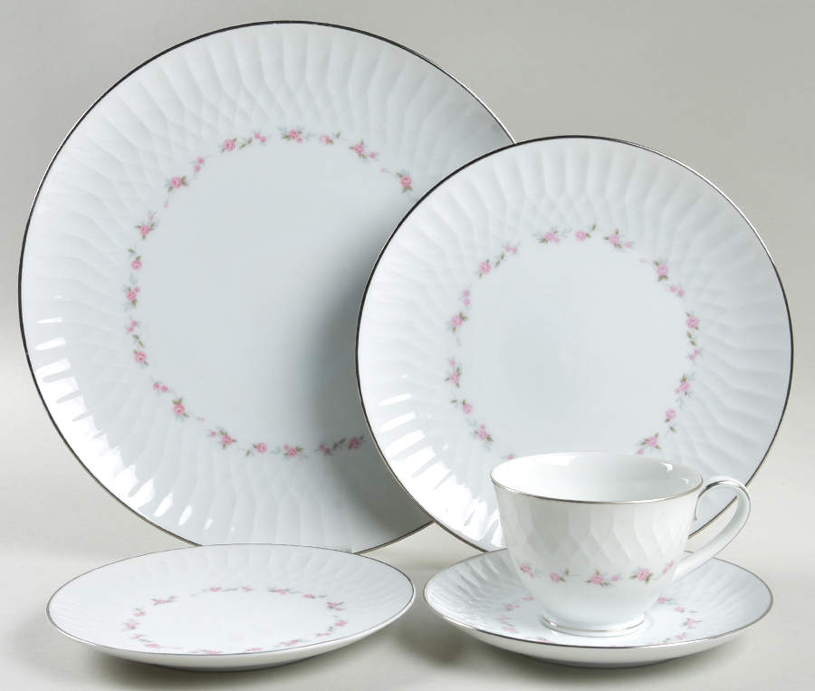 Cheri 40 Piece Estate Set by Noritake-1