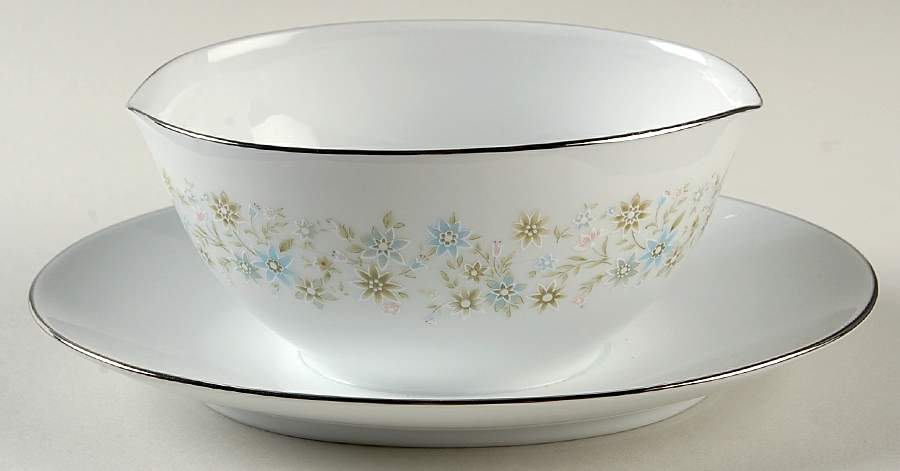 Clarinda Gravy Boat with Attached Underplate by Noritake-1
