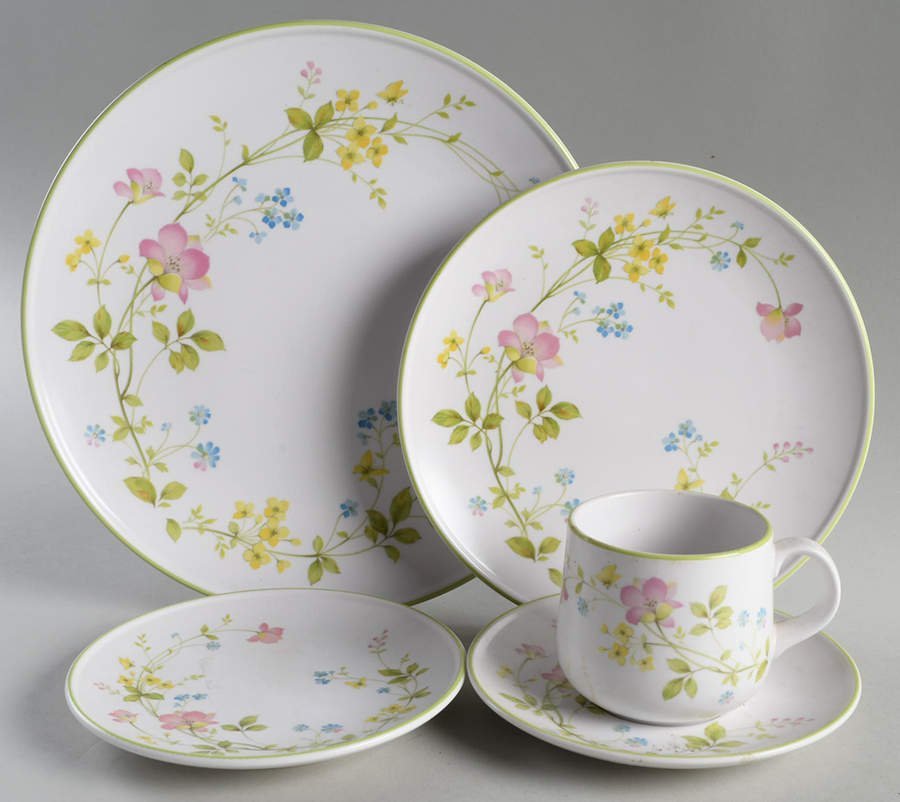 Clear Day 5 Piece Place Setting by Noritake-1