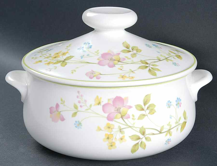 Clear Day 2.5 Qt Round Covered Casserole by Noritake-1