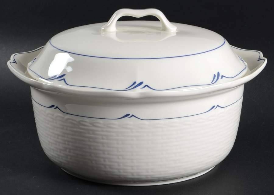 Clearlake 3 Qt Rd Covered Casserole (Uses RV10S as Base) by Noritake-1