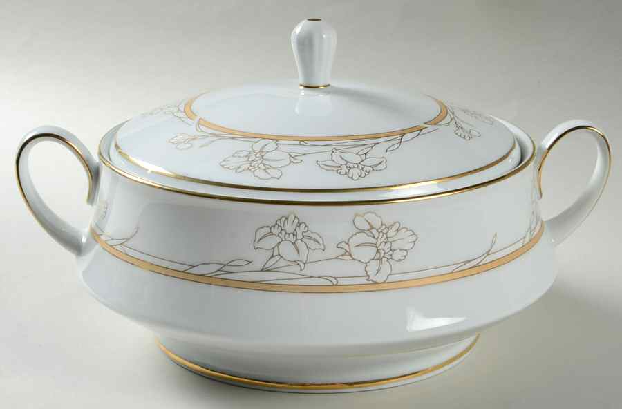 Cote Basque Round Covered Vegetable by Noritake-1