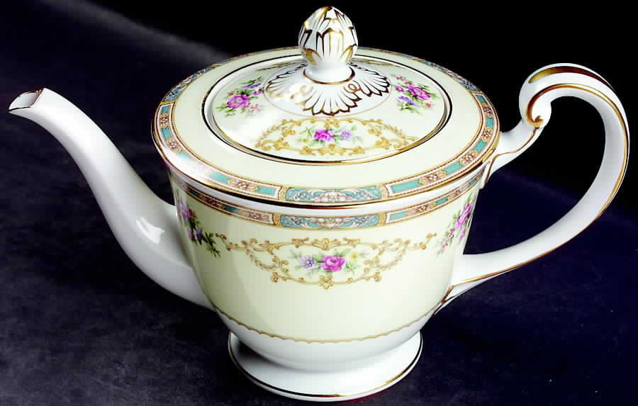 Colby (Blue on Edge) Teapot & Lid by Noritake-1