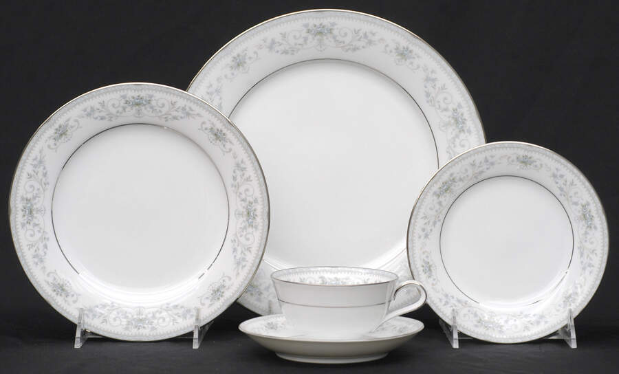 Colburn 40 Piece Estate Set by Noritake-1