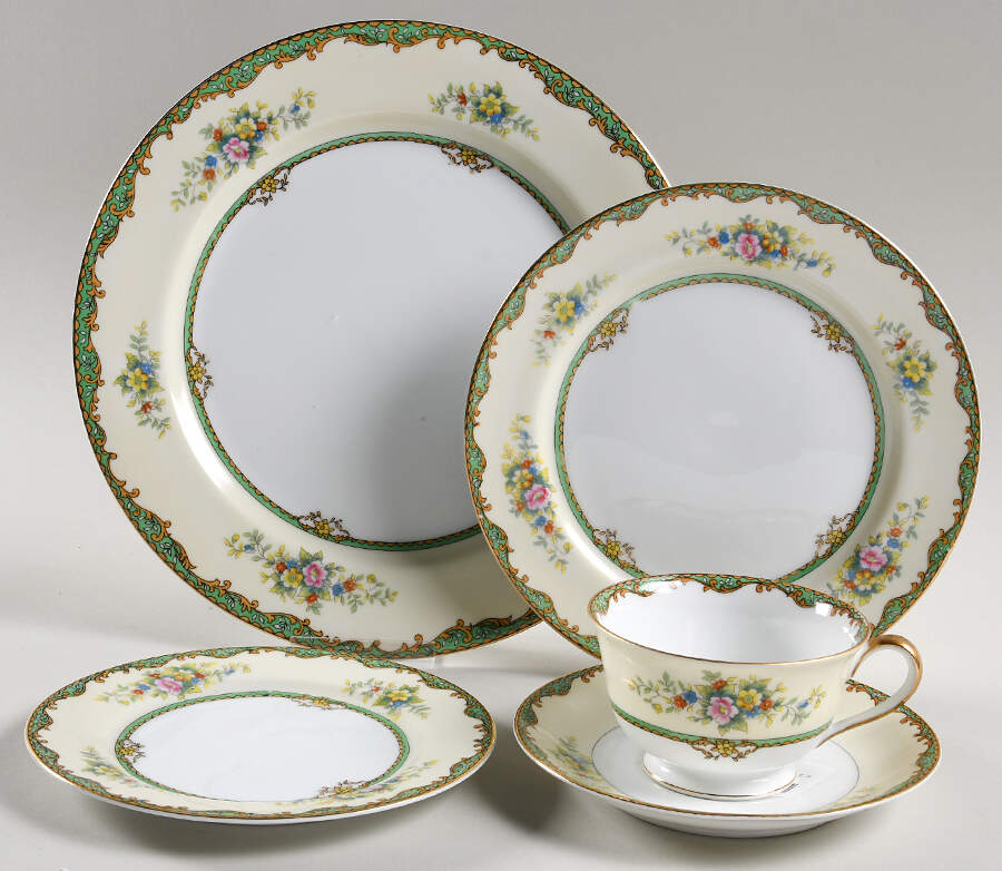 Condoro 40 Piece Estate Set by Noritake-1