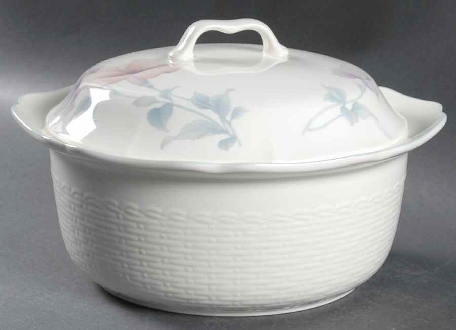 Coram 3 Qt Rd Covered Casserole (Uses RV10S as Base) by Noritake-1