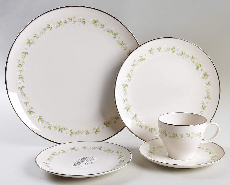Cornelia 5 Piece Place Setting by Noritake-1