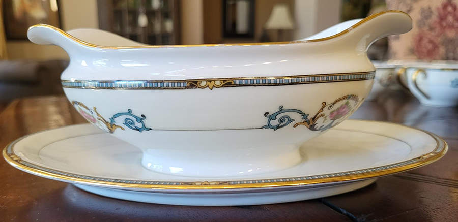 Cornwall Gravy Boat with Attached Underplate by Noritake-1