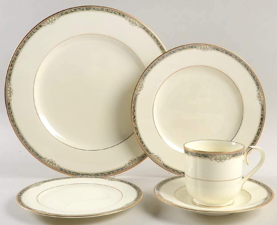 Covina 40 Piece Estate Set by Noritake-1