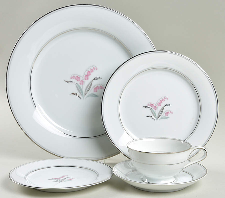 Crest 5 Piece Place Setting by Noritake-1
