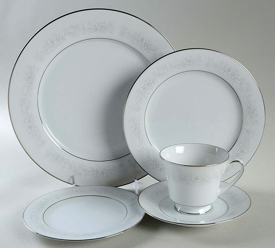 Cumberland 5 Piece Place Setting by Noritake-1