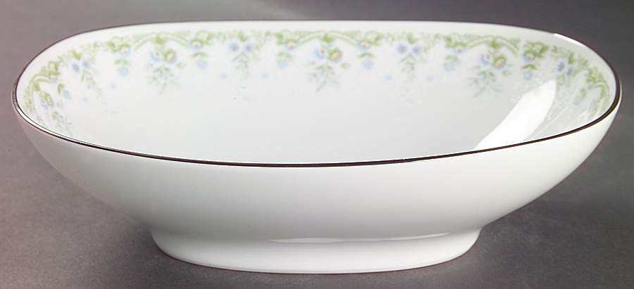 Dee 9" Oval Vegetable Bowl by Noritake-1