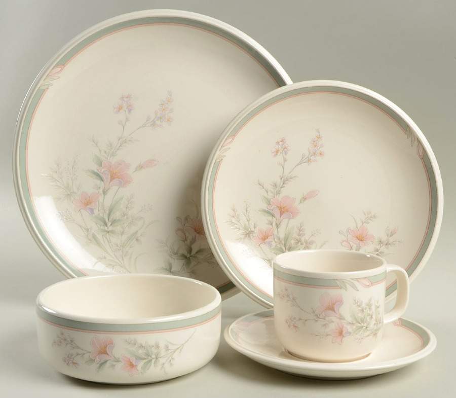 Deerfield 40 Piece Estate Set by Noritake-1