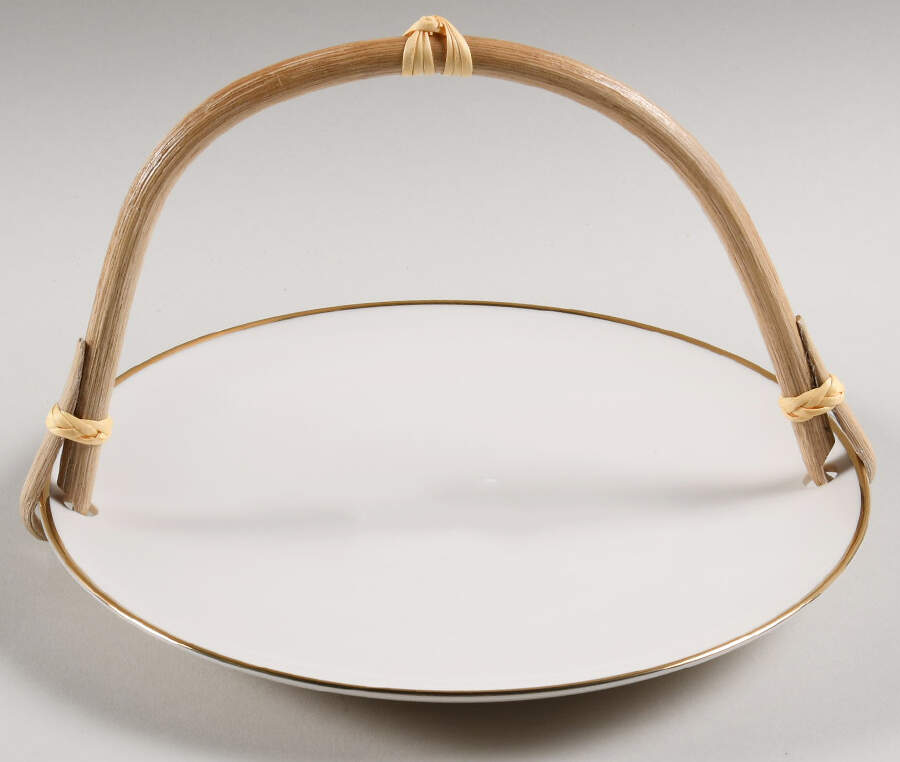 Dignatio 5 3/8"-5 5/8" Bamboo Handled Serving Plate  HC by Noritake-1