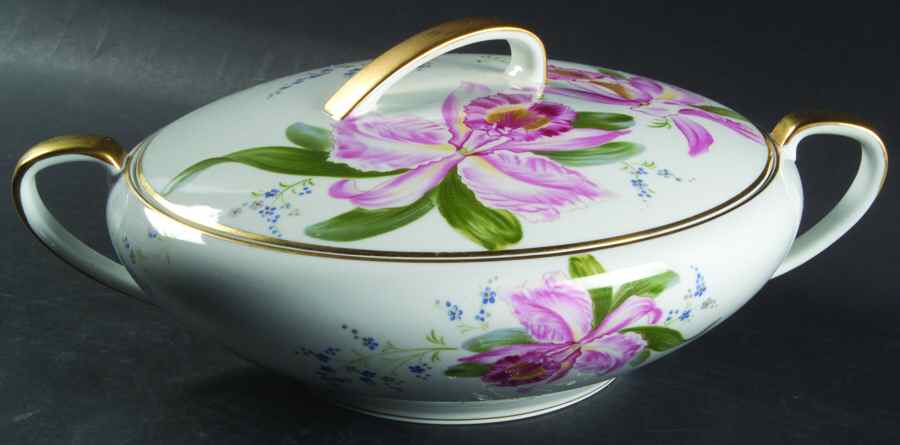 Dolores Round Covered Vegetable by Noritake-1