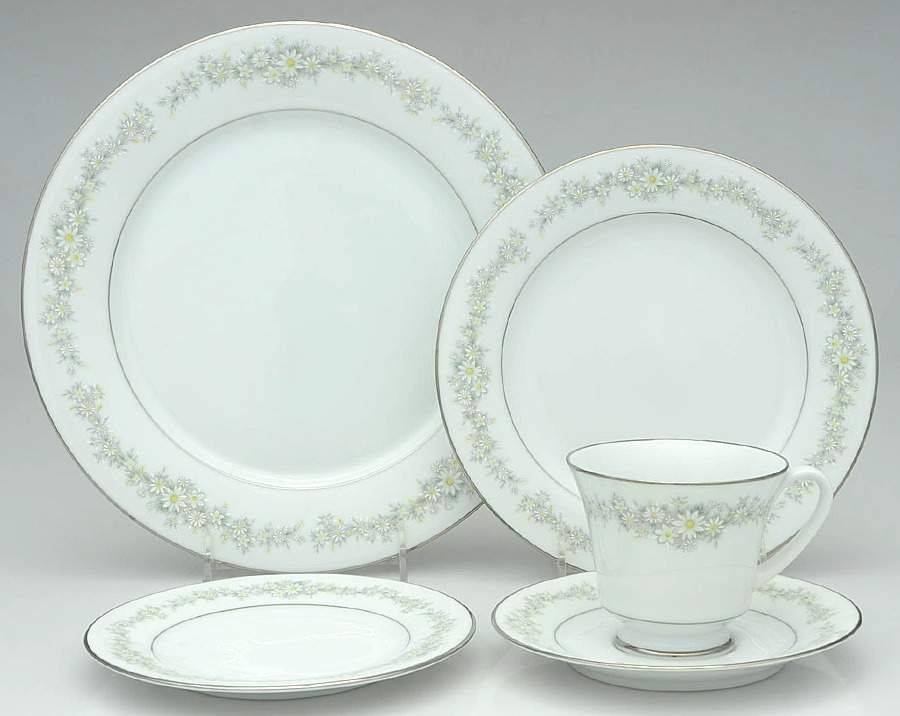 Donegal 40 Piece Estate Set by Noritake-1