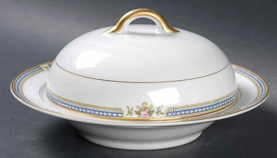 Doris Round Covered Butter with Strainer by Noritake-1