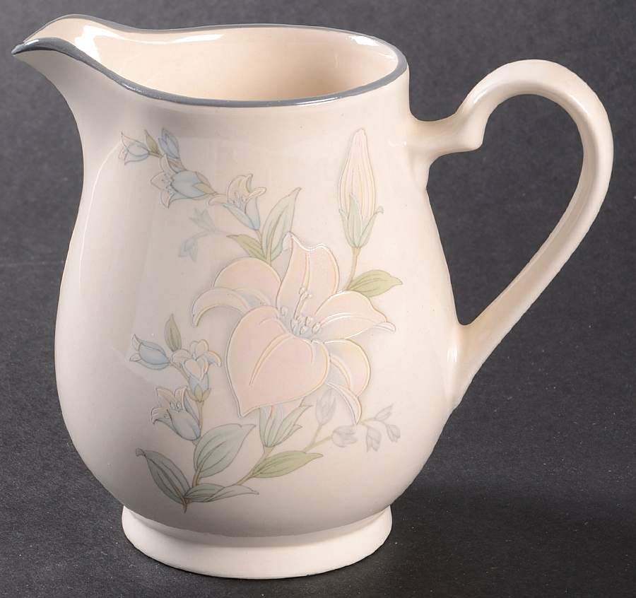 Dreamer Creamer by Noritake-1
