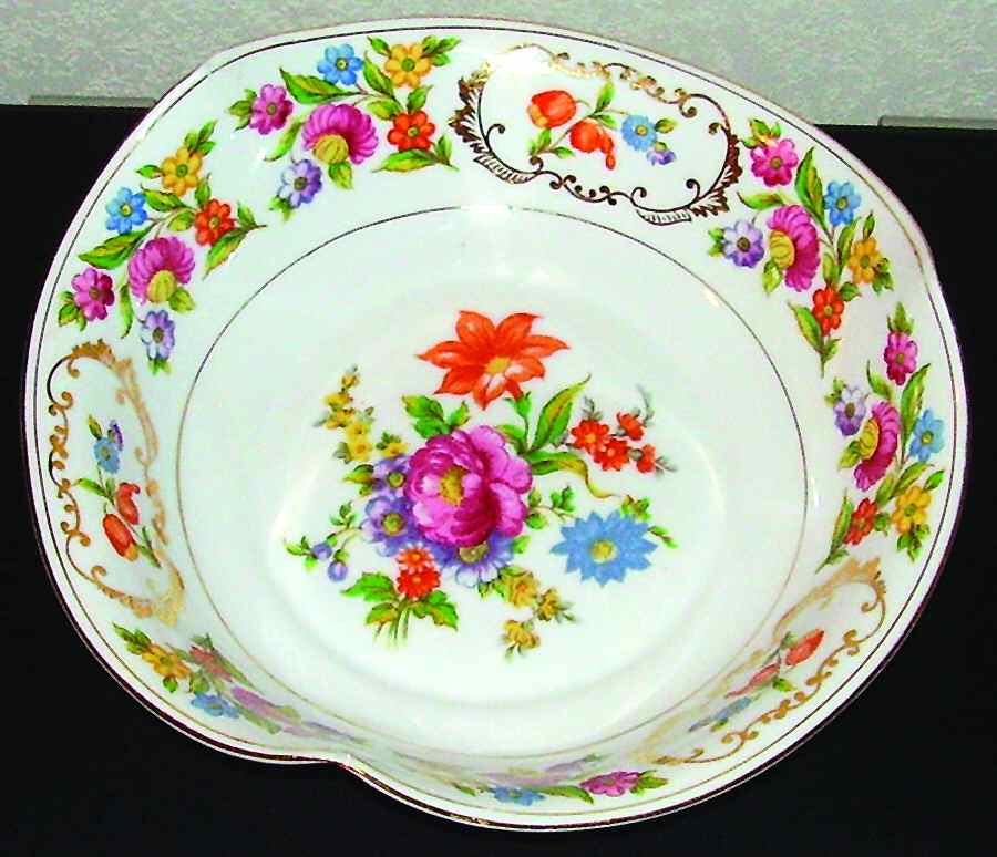Dresdena 8" 3 Toed Round Bowl by Noritake-1