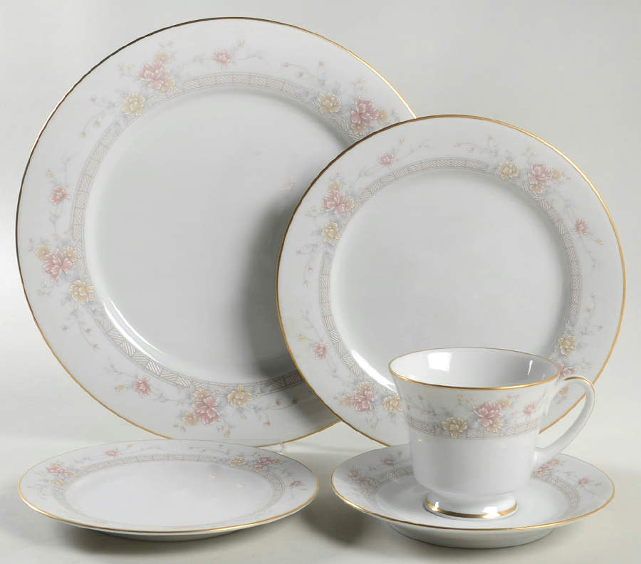Dream Street 5 Piece Place Setting by Noritake-1