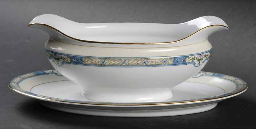 Duluth Gravy Boat with Attached Underplate by Noritake-1