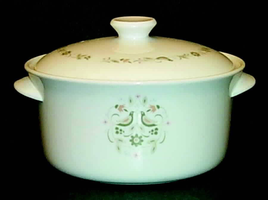 Dutch Treat 1.25 Qt Round Covered Casserole by Noritake-1