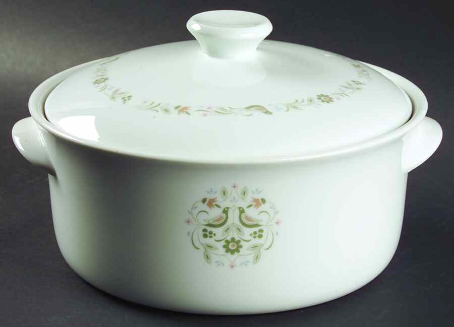 Dutch Treat 2.5 Qt Round Covered Casserole by Noritake-1